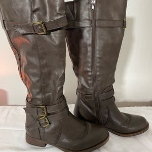 Chocolate brown boots size 9 EUC triple buckle wide calf man made materi…